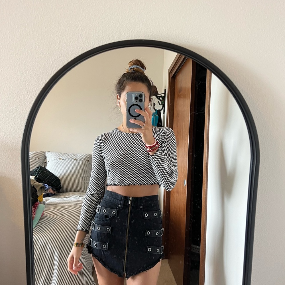 Buckle skirt